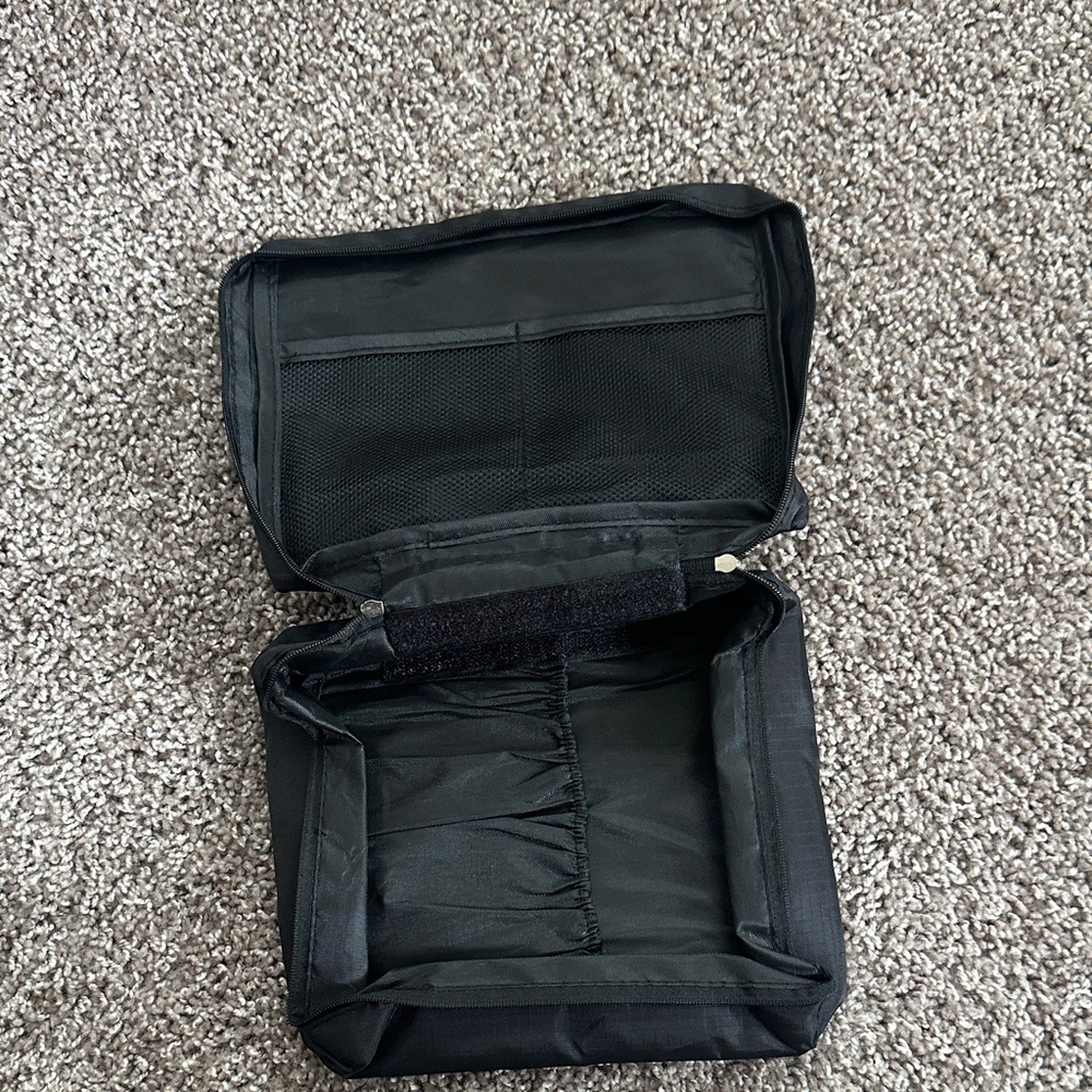 TravelSmith Black Toiletry Bag - Picture 2 of 4